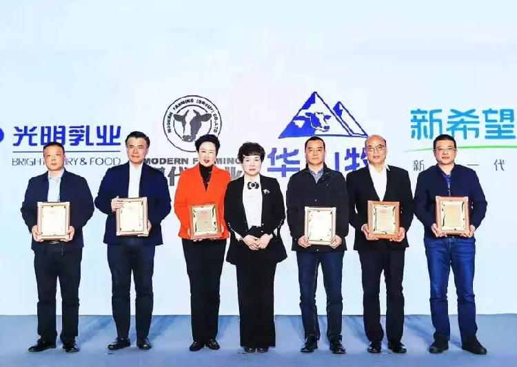 重庆日报：捷报，天友乳业荣获2021年国家优质乳工程双项大奖！